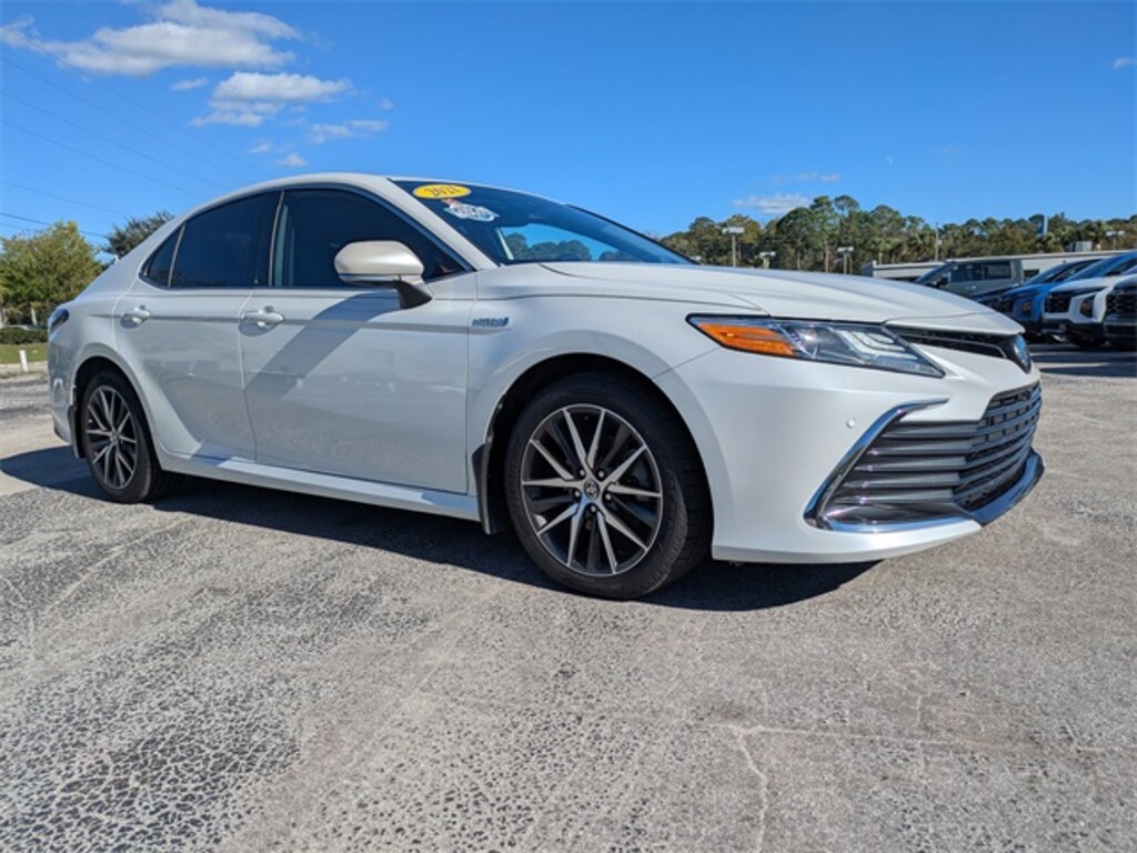 Used 2021 Toyota Camry Hybrid XLE Sedan