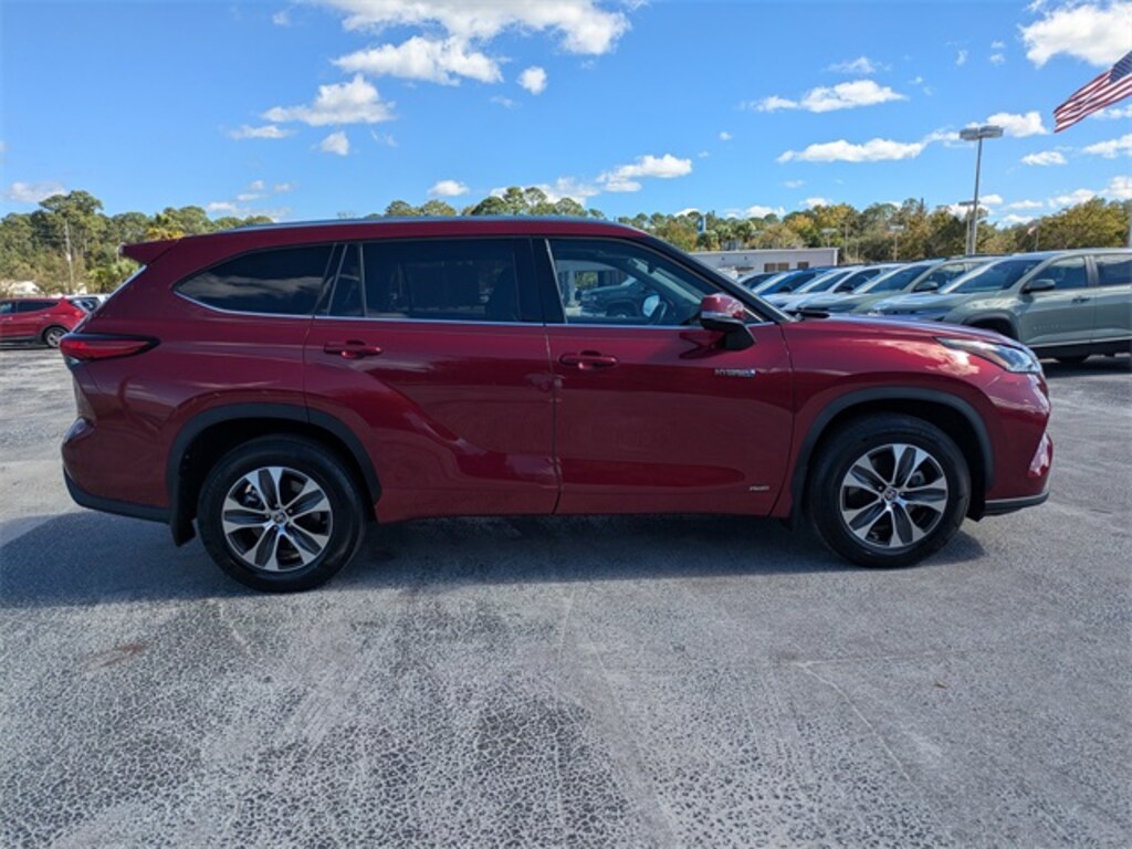 Used 2021 Toyota Highlander Hybrid XLE SUV