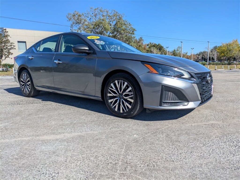 Used 2024 Nissan Altima 2.5 SV Sedan