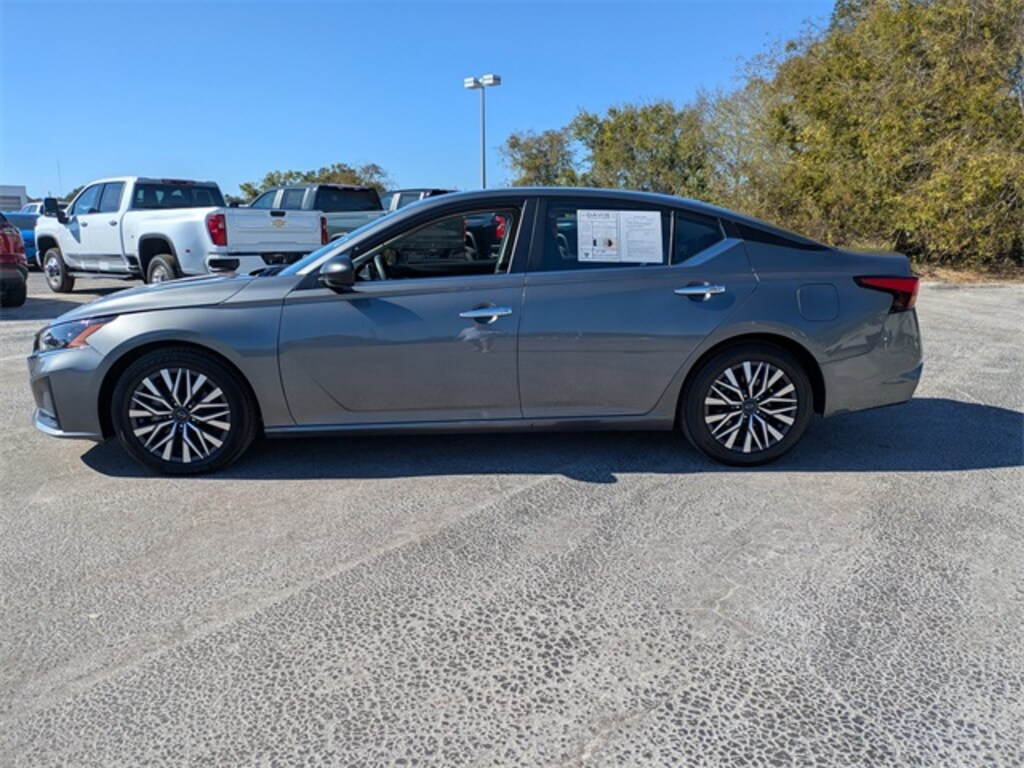 Used 2024 Nissan Altima 2.5 SV Sedan