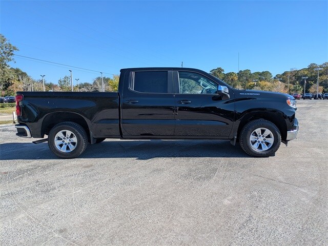 2024 Chevrolet Silverado 1500 LT photo 2