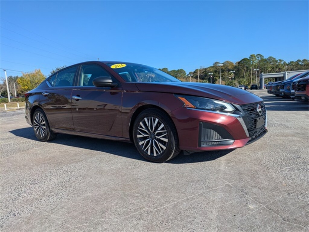 Used 2024 Nissan Altima 2.5 SV Sedan