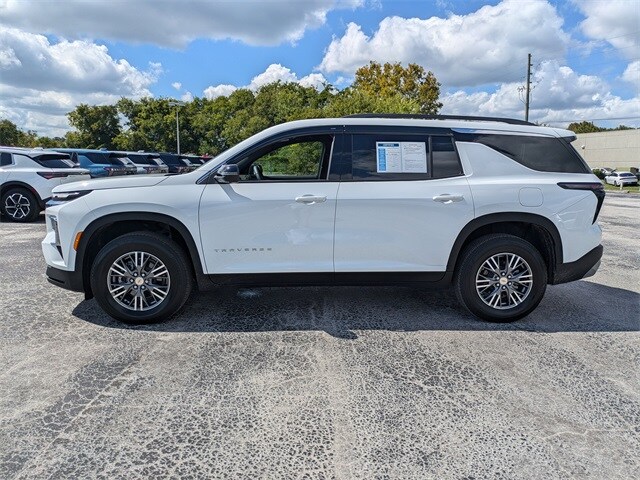 2025 Chevrolet Traverse photo 2