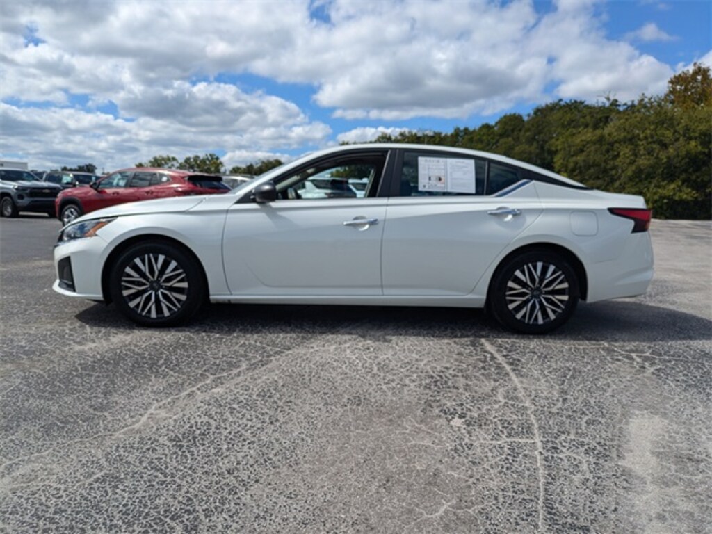 Used 2024 Nissan Altima 2.5 SV Sedan
