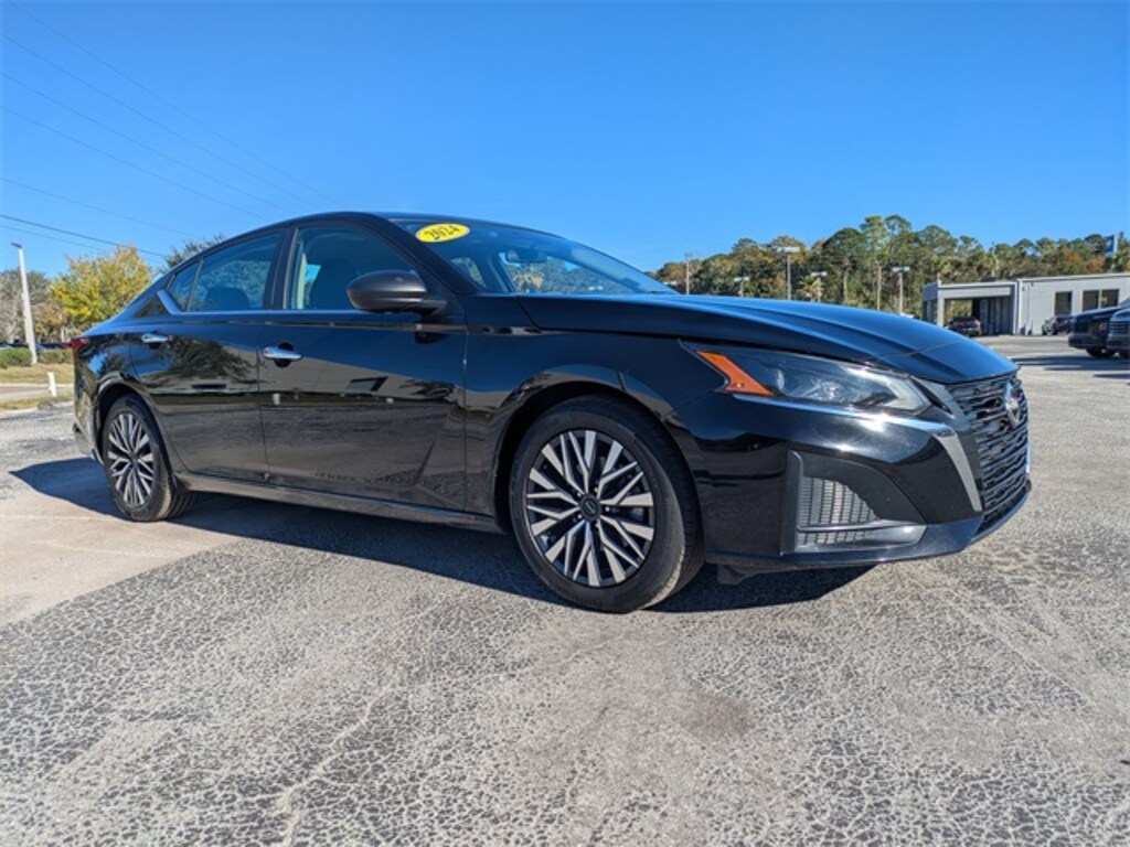 Used 2024 Nissan Altima 2.5 SV Sedan