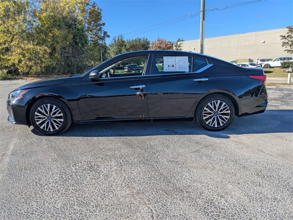 Used 2024 Nissan Altima 2.5 SV Sedan