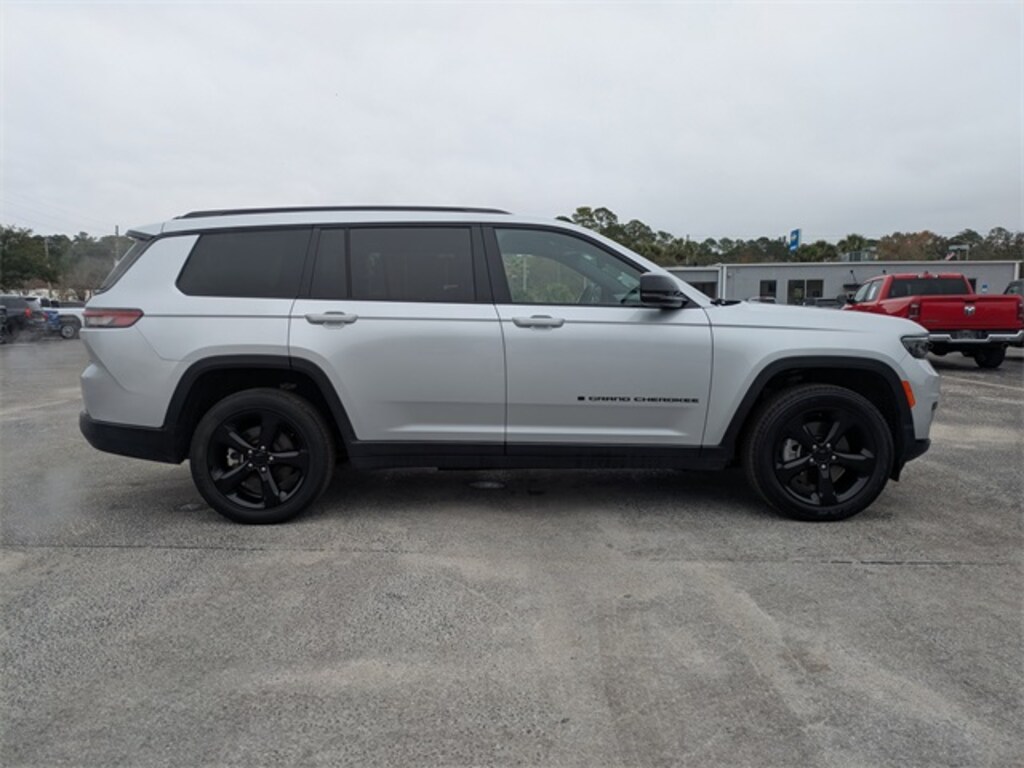 Used 2023 Jeep Grand Cherokee L Laredo SUV