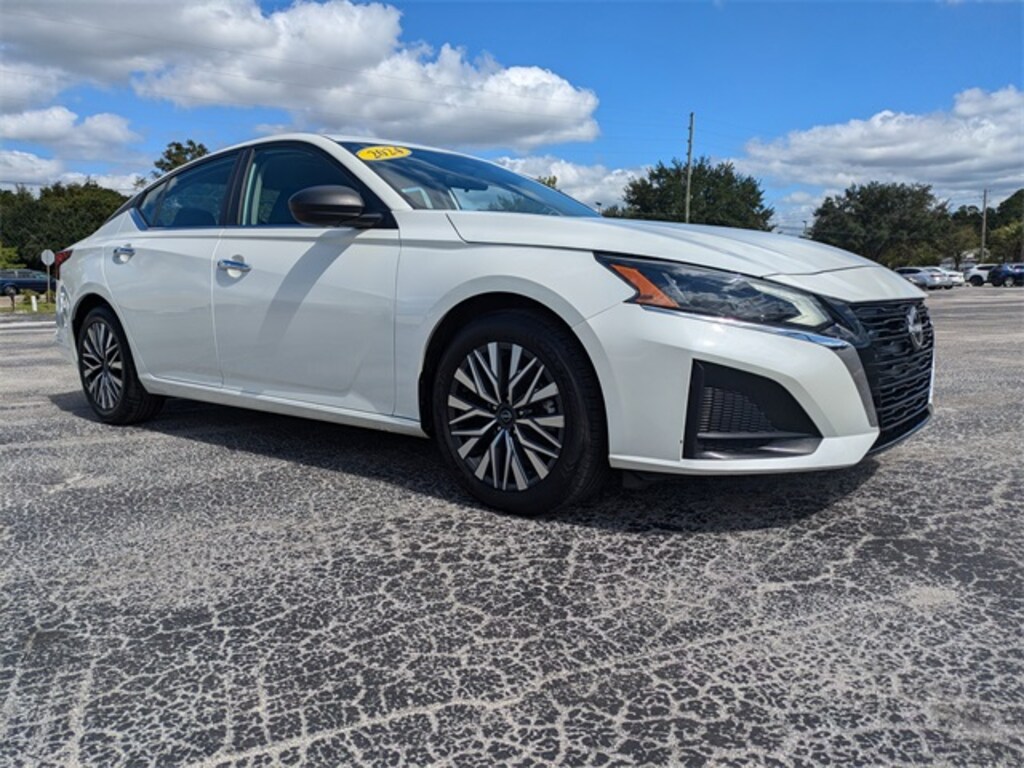 Used 2024 Nissan Altima 2.5 SV Sedan