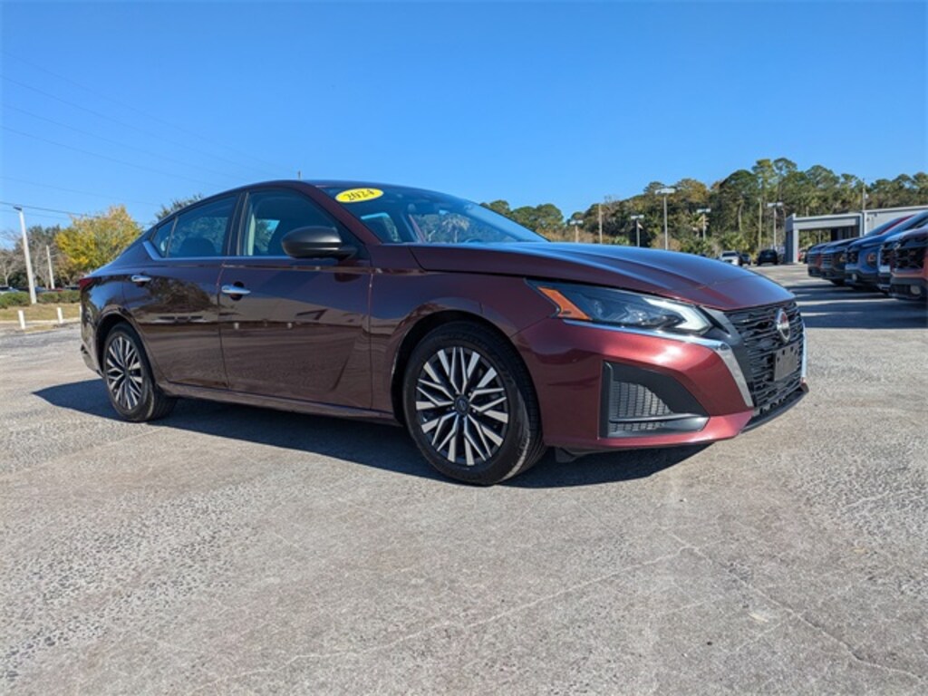Used 2024 Nissan Altima 2.5 SV Sedan