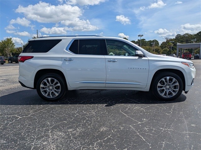 2021 Chevrolet Traverse Premier photo 2