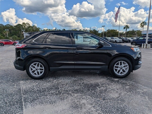 2024 Ford Edge SEL photo 2