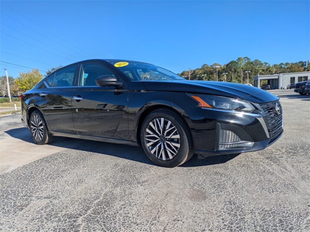 Used 2024 Nissan Altima 2.5 SV Sedan