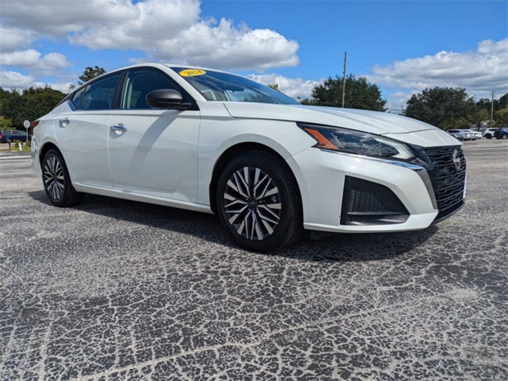Used 2024 Nissan Altima 2.5 SV Sedan