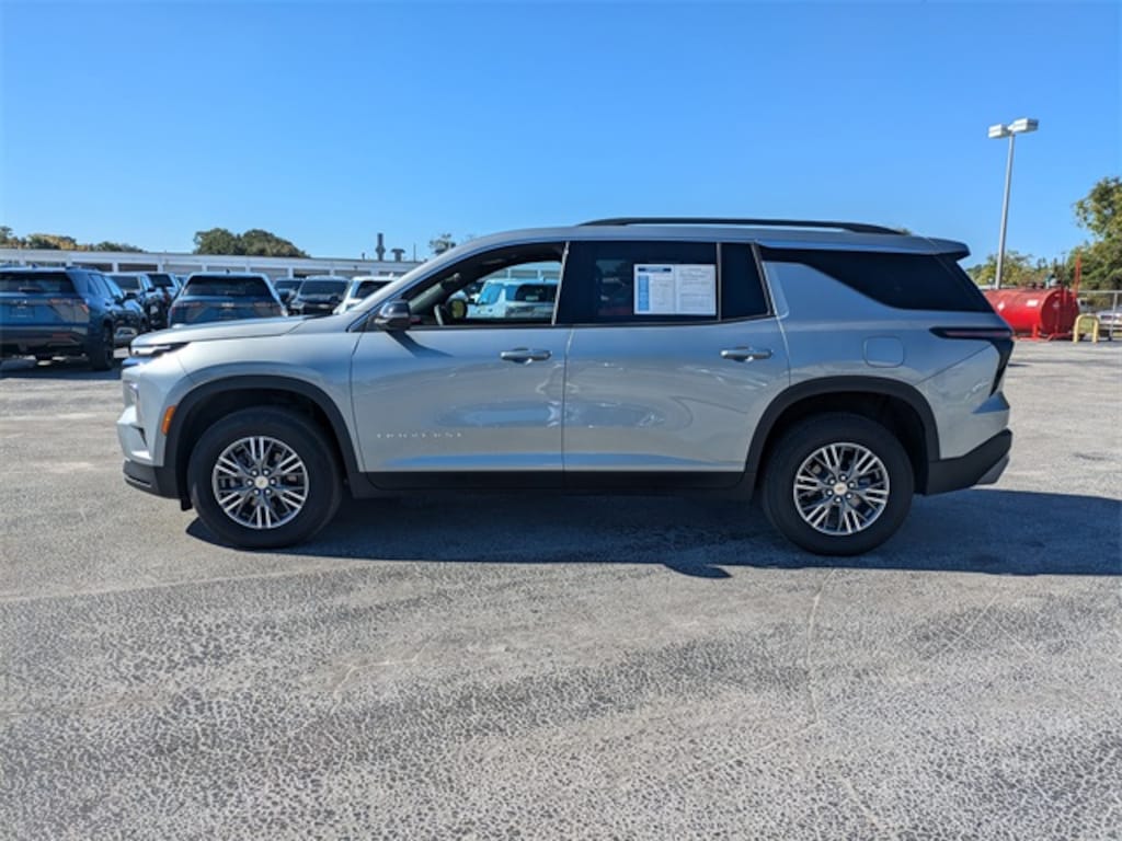 Certified 2025 Chevrolet Traverse LT SUV