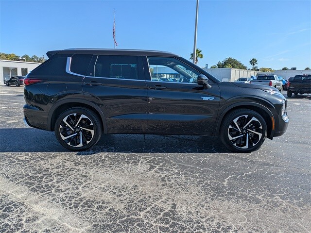 2023 Mitsubishi Outlander PHEV SEL photo 2