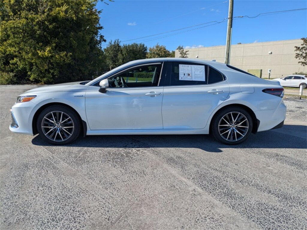Used 2021 Toyota Camry Hybrid XLE Sedan
