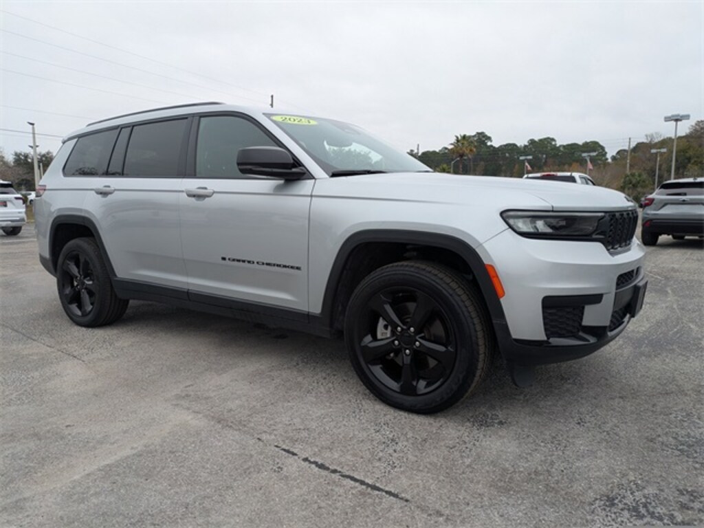 Used 2023 Jeep Grand Cherokee L Laredo SUV
