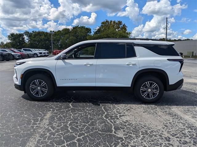 2025 Chevrolet Traverse photo 2