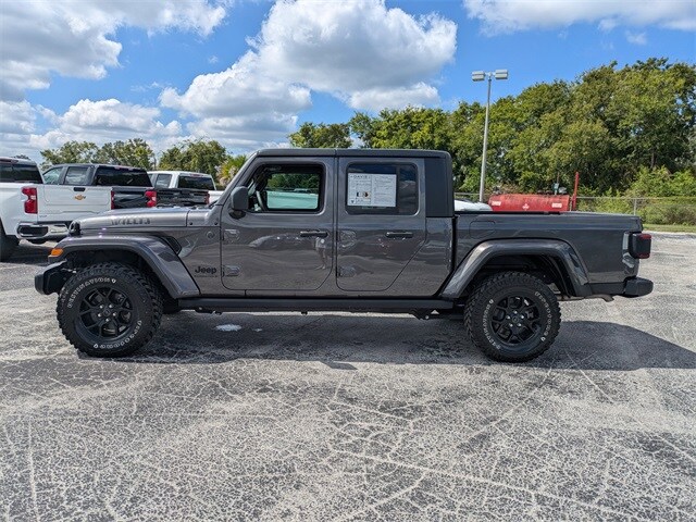 2024 Jeep Gladiator Willys photo 3