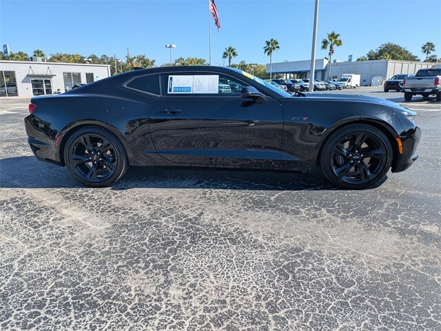 2021 Chevrolet Camaro LT1 photo 2
