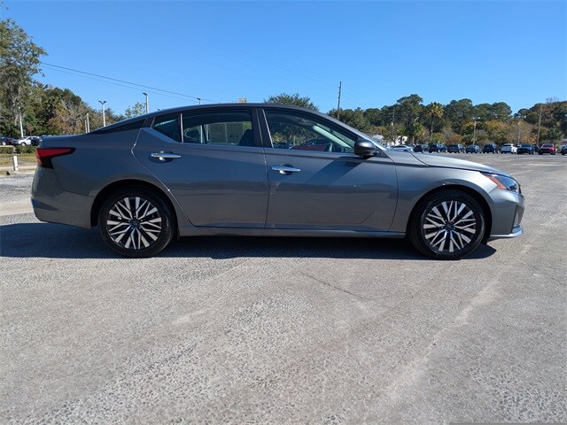 2024 Nissan Altima 2.5 SV photo 2