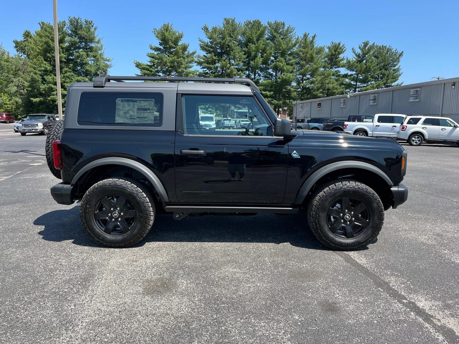 2024 Ford Bronco Black Diamond photo 2