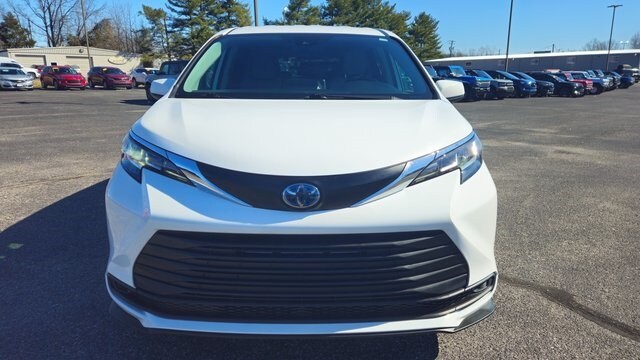 Used 2021 Toyota Sienna LE with VIN 5TDKRKECXMS043518 for sale in Smithville, TN