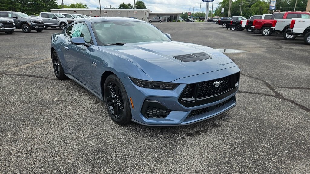 2025 Ford Mustang GT photo 3