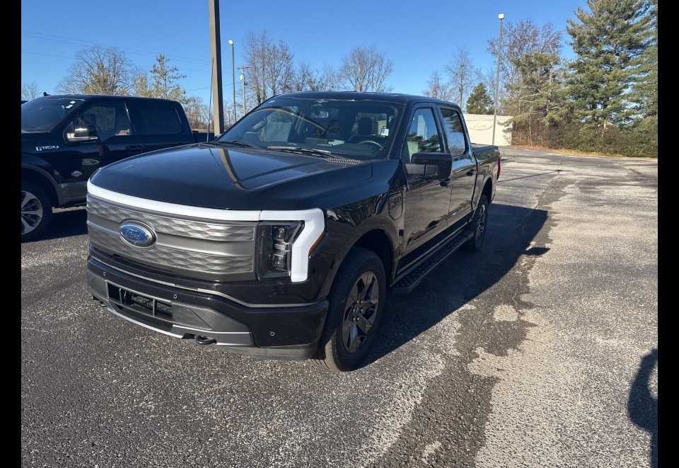 2023 Ford F-150 Lightning Lariat's photo
