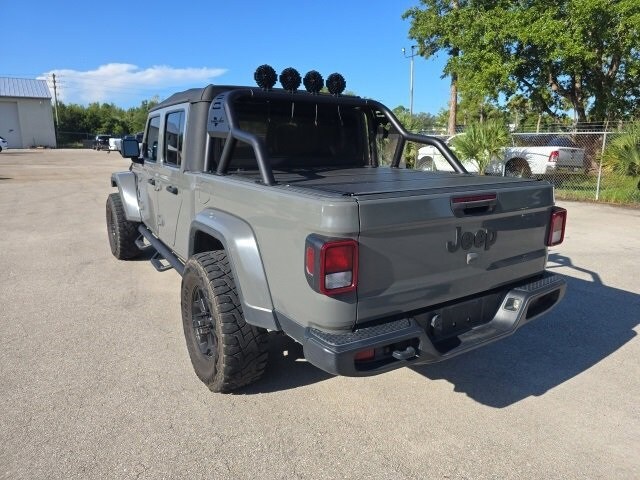2021 Jeep Gladiator Willys Sport photo 4
