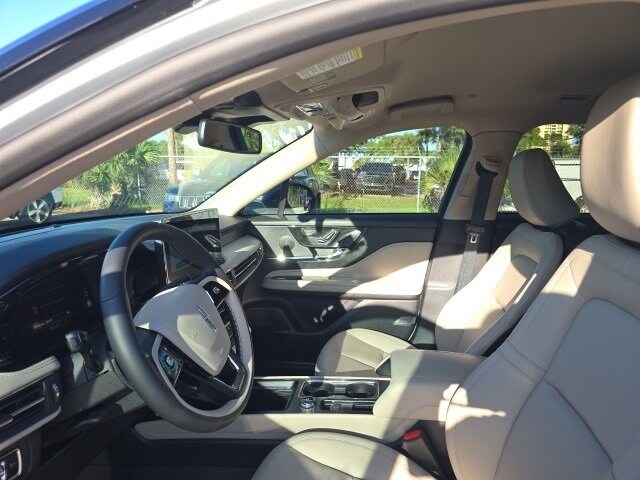 2025 Lincoln Corsair Premiere photo 2