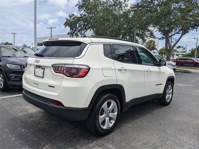2019 Jeep Compass Latitude photo 3