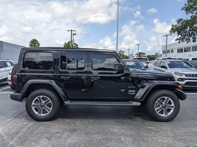 2021 Jeep Wrangler Unlimited Sahara photo 2