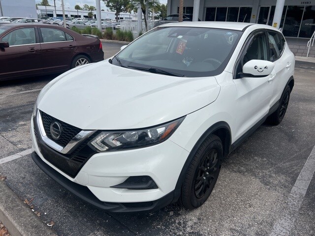 2020 Nissan Rogue Sport S photo 2