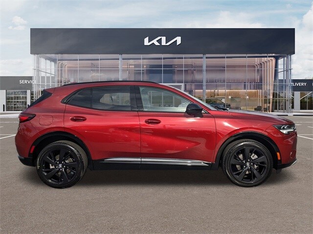 2022 Buick Envision Essence photo 2