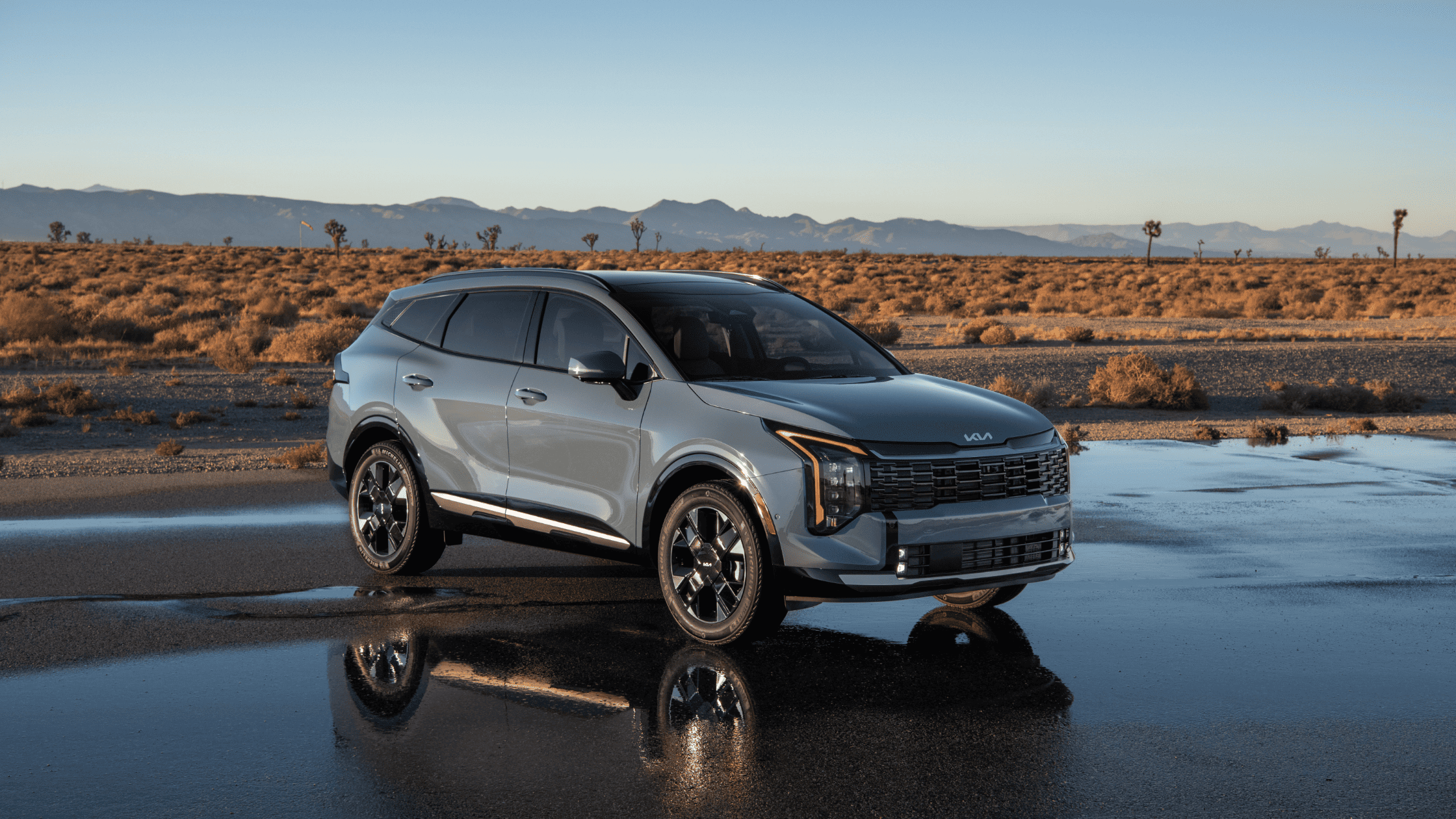 The 2026 Kia Sportage HEV introduces a refined hybrid powertrain within the compact SUV segment