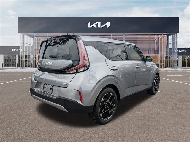 2024 Kia Soul EX photo 2