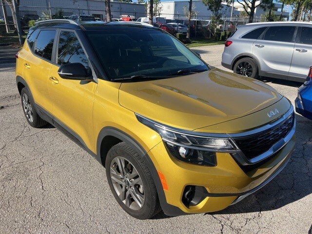 2023 Kia Seltos S photo 2