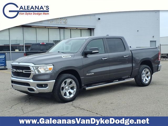 2020 RAM 1500 Big Horn/Lone Star 4x4 Crew Cab 5'7's photo