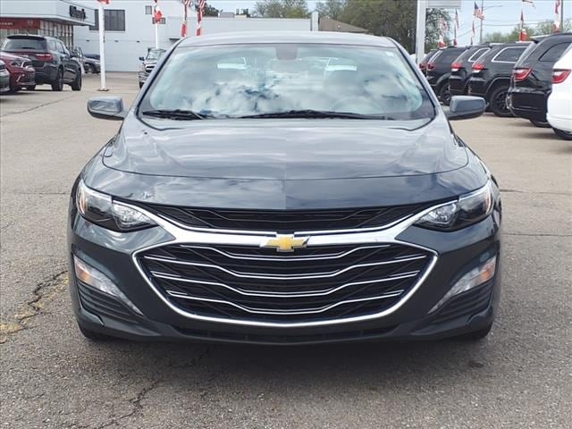 Used 2021 Chevrolet Malibu 1LT with VIN 1G1ZD5ST8MF031881 for sale in Warren, MI