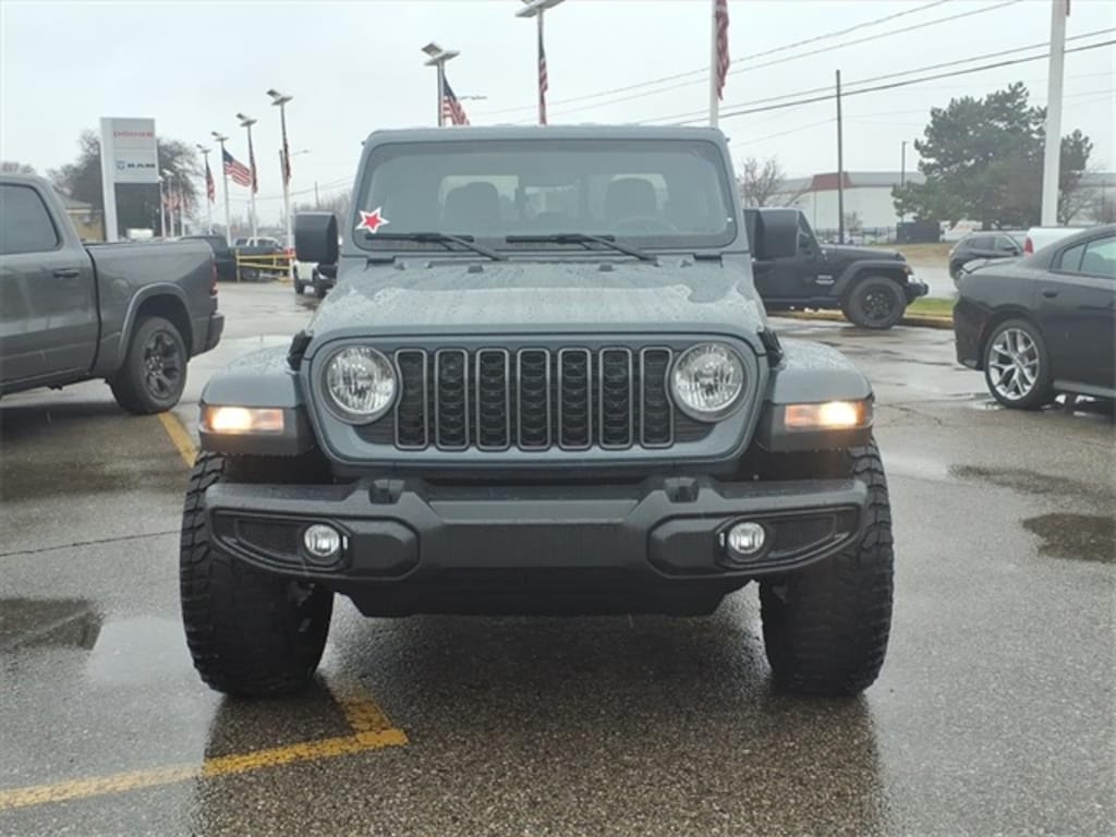 Used 2025 Jeep Gladiator Sport Truck Crew Cab