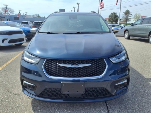 Used 2023 Chrysler Pacifica Limited with VIN 2C4RC1GG7PR606824 for sale in Warren, MI