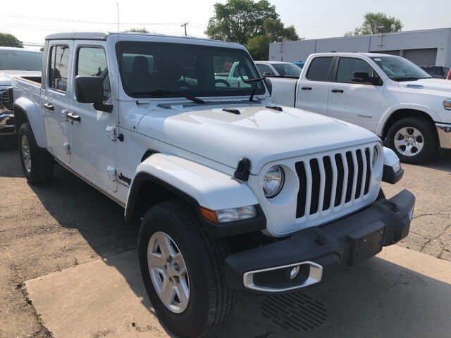 Used 2021 Jeep Gladiator Sport S with VIN 1C6HJTAG2ML532892 for sale in Warren, MI