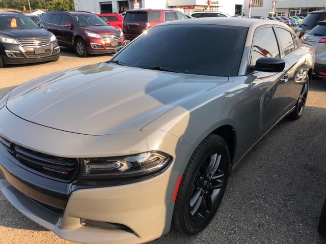 Used 2019 Dodge Charger SXT with VIN 2C3CDXJG8KH671229 for sale in Warren, MI