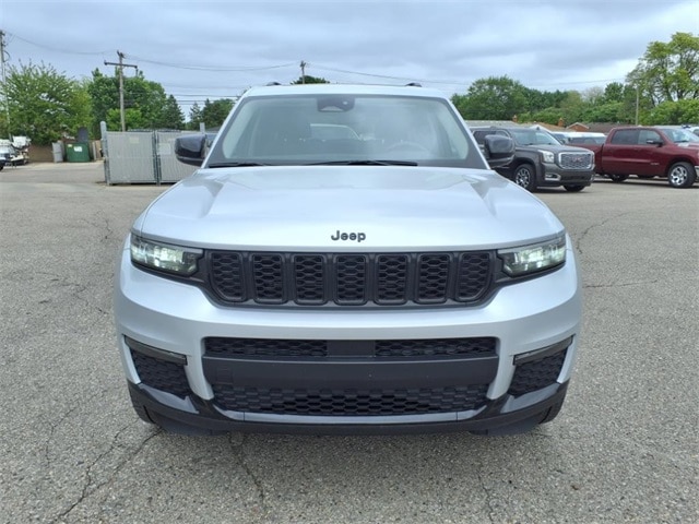 Used 2023 Jeep Grand Cherokee L Limited with VIN 1C4RJKBG9P8102922 for sale in Warren, MI