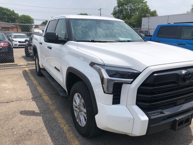Used 2022 Toyota Tundra SR5 with VIN 5TFLA5DB4NX029552 for sale in Warren, MI