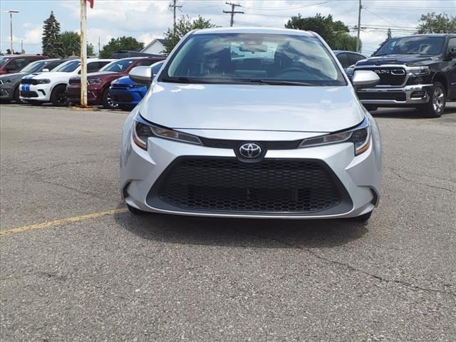 Used 2021 Toyota Corolla LE with VIN 5YFEPMAE9MP160019 for sale in Warren, MI