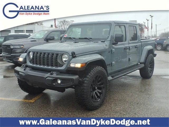 2025 Jeep Gladiator Nighthawk's photo