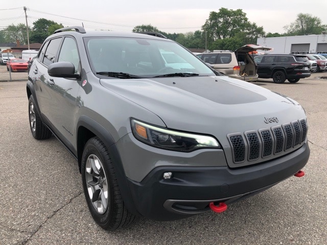 Used 2019 Jeep Cherokee Trailhawk with VIN 1C4PJMBX3KD385000 for sale in Warren, MI