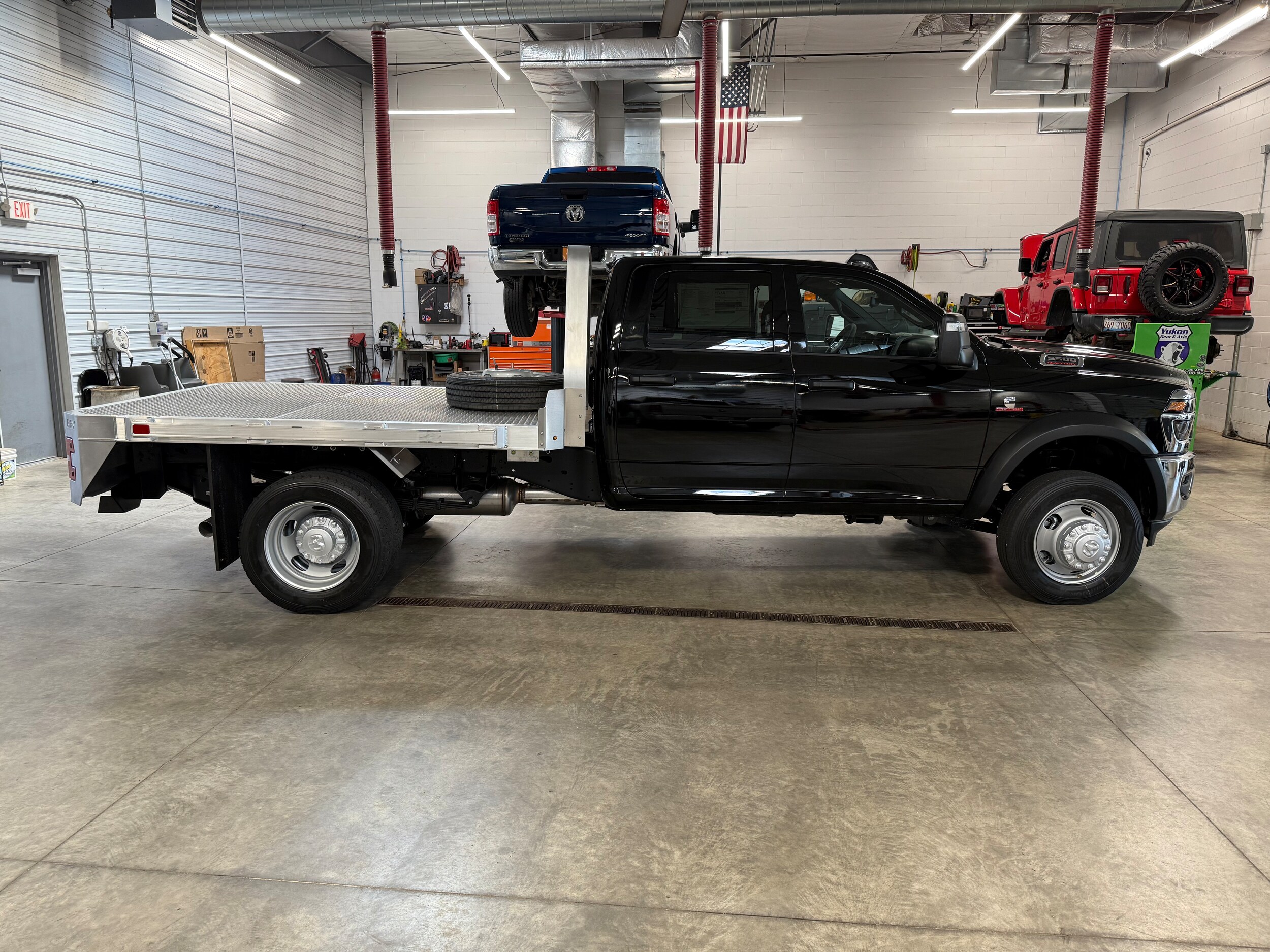 2025 Ram 5500 Tradesman photo 3